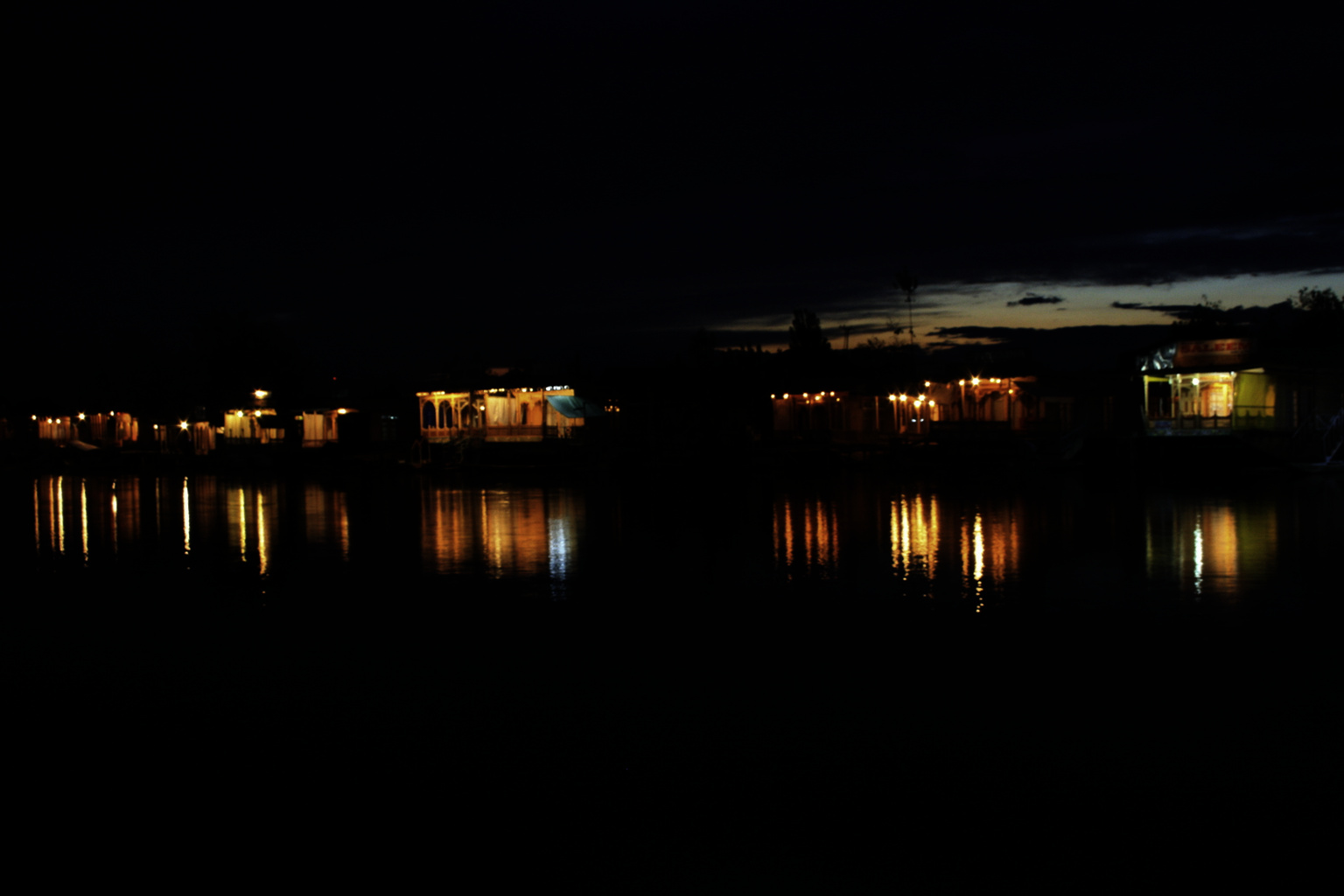 Dal-Lake-at-Night.jpg