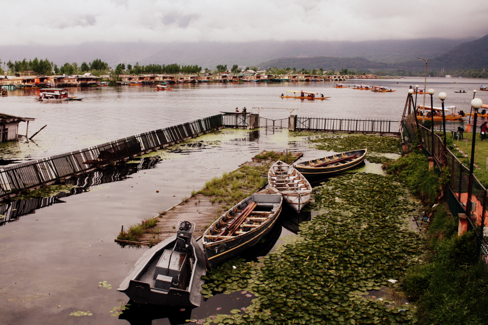 Boatyard-on-the-Dal-Lake.jpg